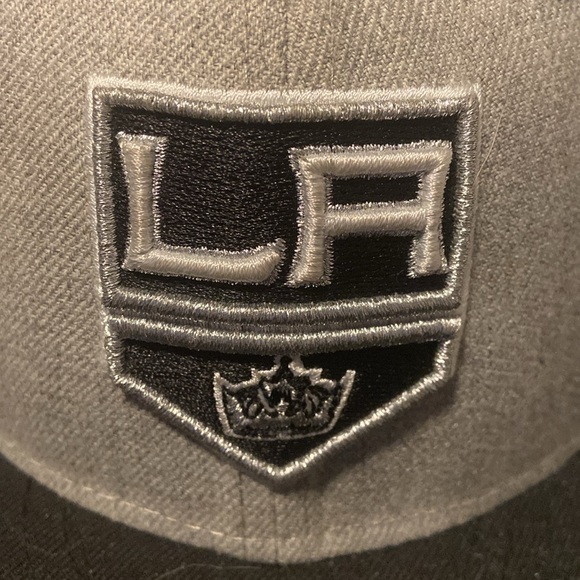 LA KINGS New Era Youth Hockey Cap RARE - Picture 2 of 7